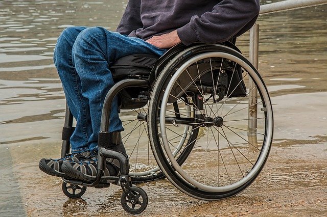 carrozzina acqua rischio alluvione per Disabilità e disastri