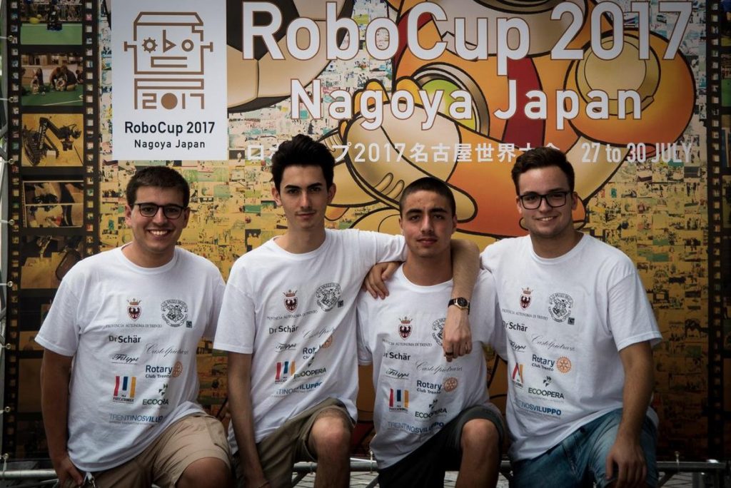 Quattro studenti del Liceo Galileo Galilei di Trento hanno vinto il Campionato mondiale giovanile di robotica RoboCup “Rescue Maze” a Nagoya in Giappone
