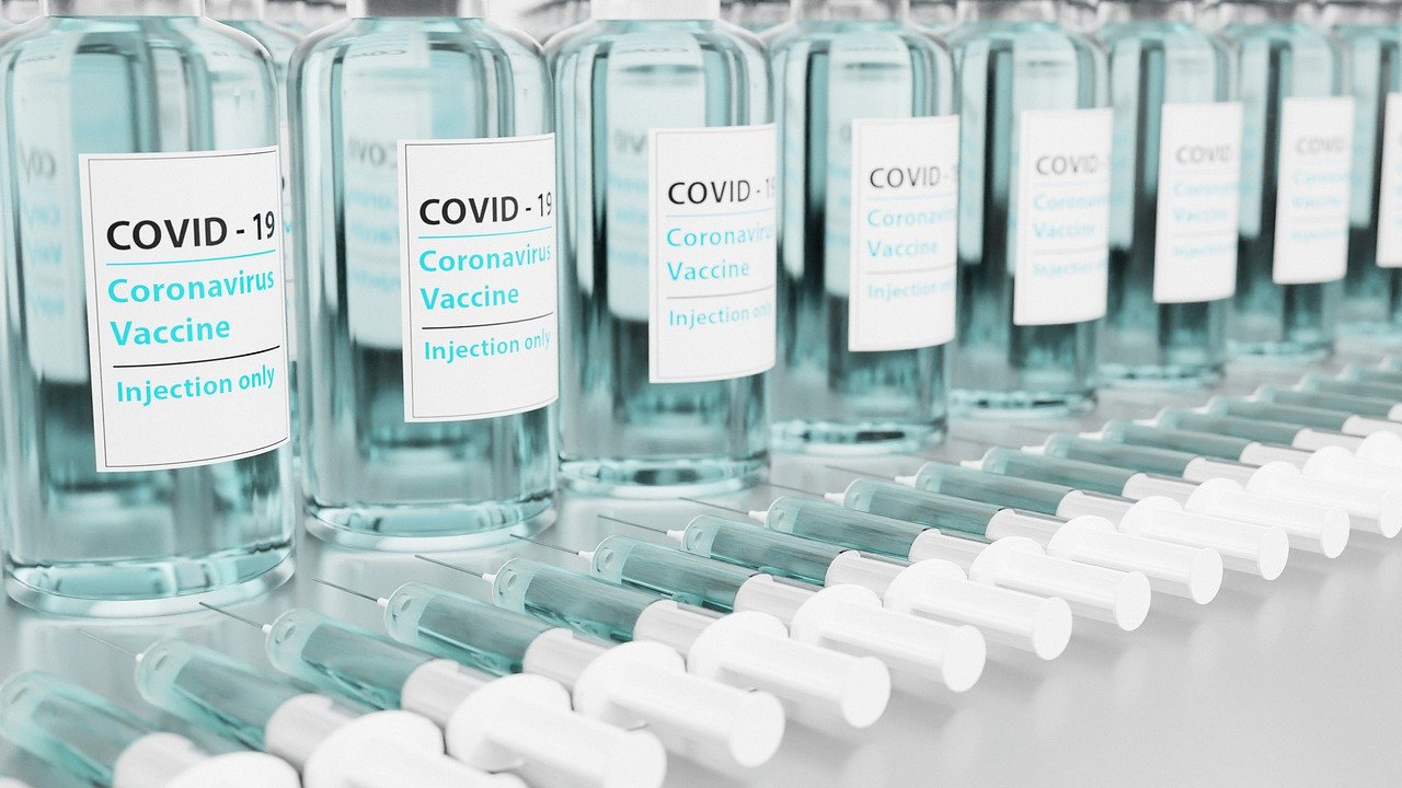Piano vaccini anti Covid priorità alle persone vulnerabili