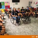 lezione di soccorso persona con disabilità motoria al campo scuola di Fara San Martino