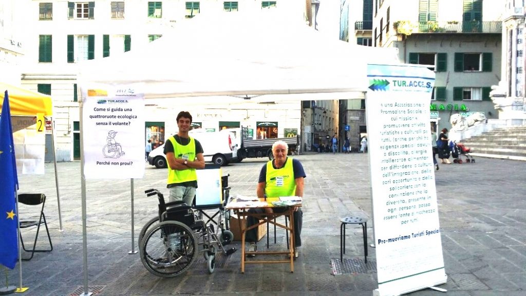 io non rischio 2017 a genova: gazebo con carrozzina