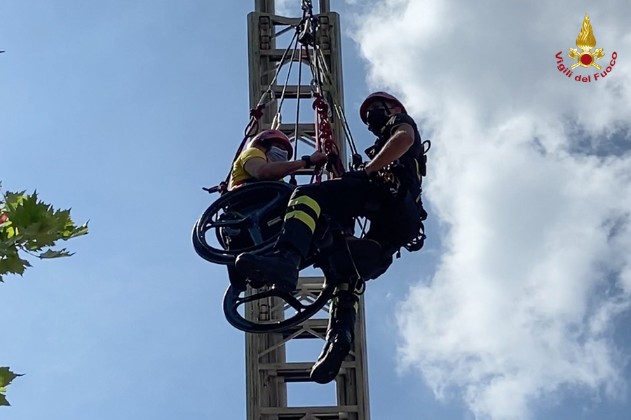 vigili del fuoco soccorso inclusivo: manovre di movimentazione