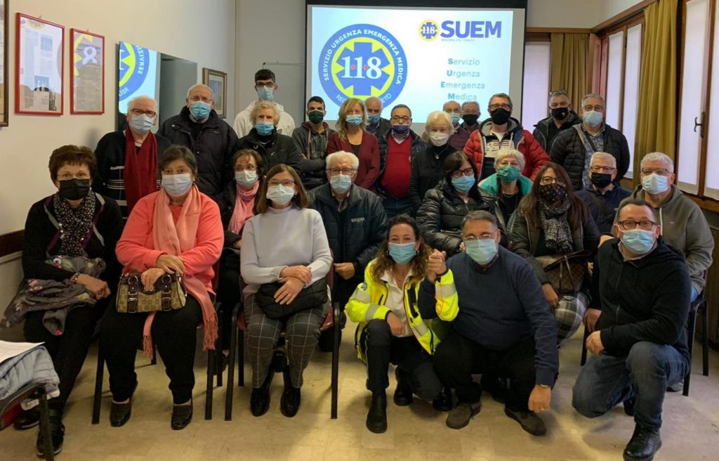 foto di gruppo ENS e operatori del Suem 118