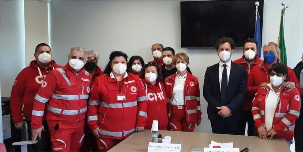 tamponi a persone fragili: foto di gruppo della conferenza stampa indetta per la sigla del Protocollo d'intesa tra CRI e PC Calabria