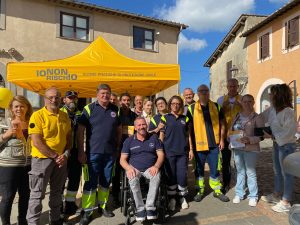 lo staff Abili a proteggere nella piazza di Canale Monterano