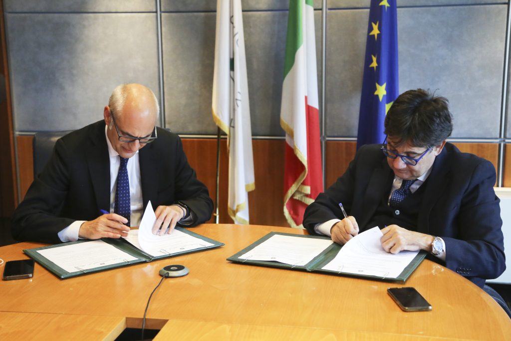 il Capo Dipartimento Fabrizio Curcio e il Presidente del Cip Luca Pancalli firmano il protocollo d'intesa