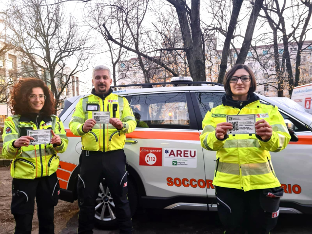 Il servizio lombardia lis sale in ambulanza: nella foto operatori sanitari