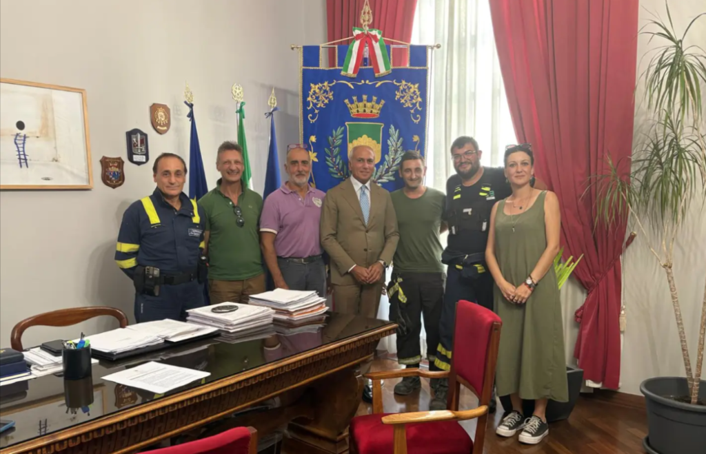 Nel Comune di Cosenza siglata convenzione tra la Protezione Civile e l'associazione i Falchi